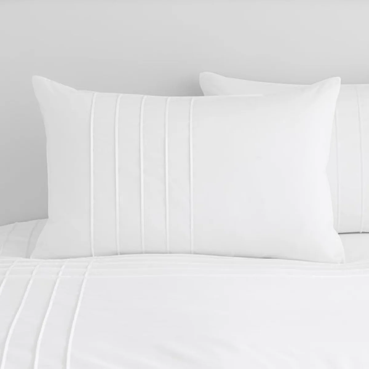 Jessa Pintuck White Duvet Cover & Pillowcase Set White – image 5