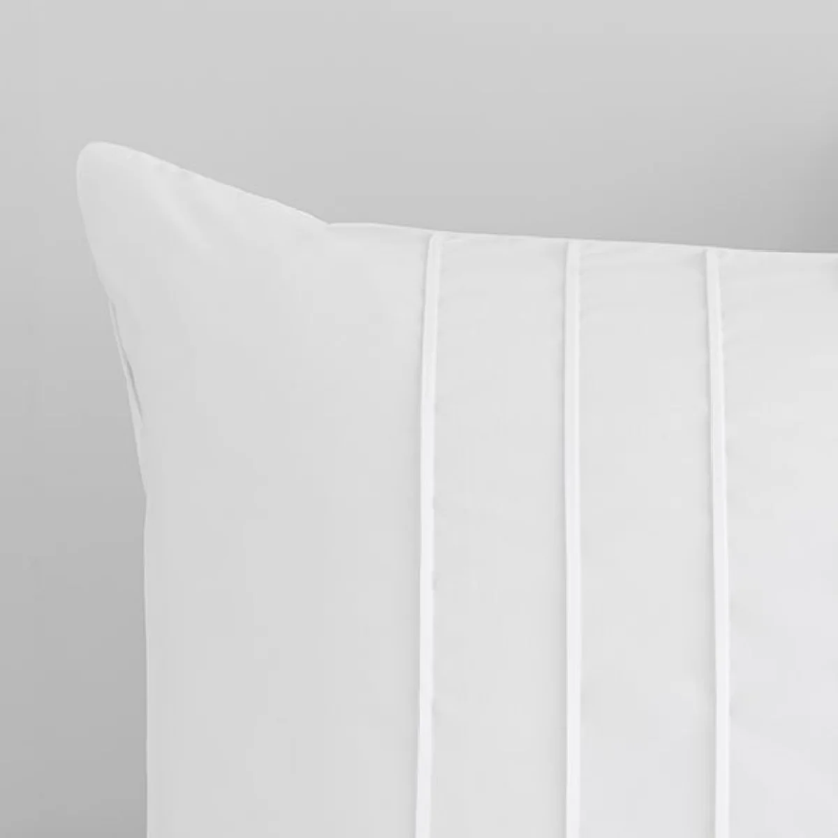 Jessa Pintuck White Duvet Cover & Pillowcase Set White – image 6