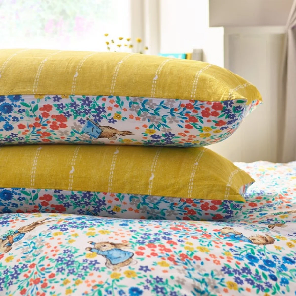 Peter Rabbit™ Florelli Multi Floral Duvet Cover and Pillowcase Set White/Blue/Red – image 3