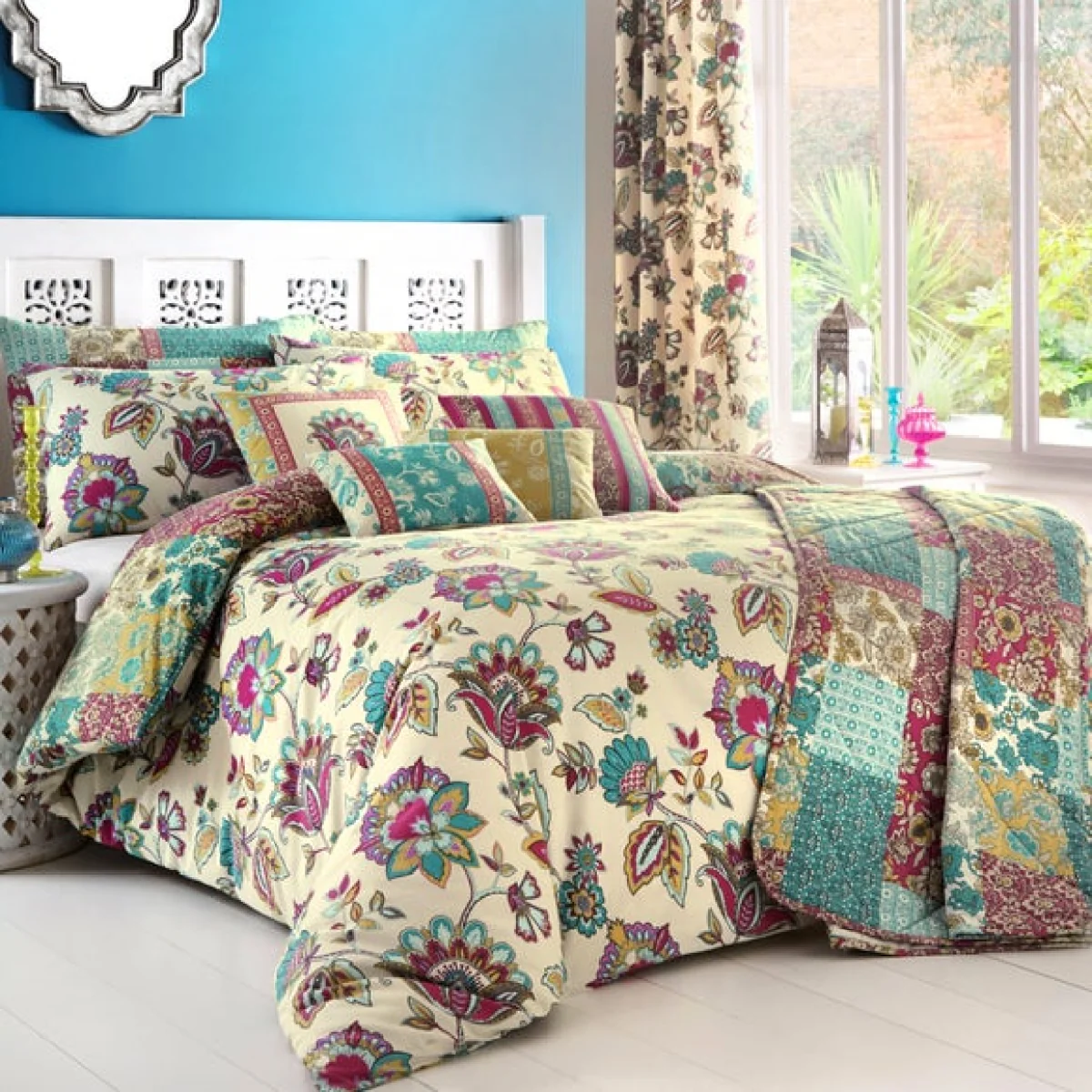 Dreams and Drapes Marinelli Reversible Duvet Cover and Pillowcase Set Green – image 1