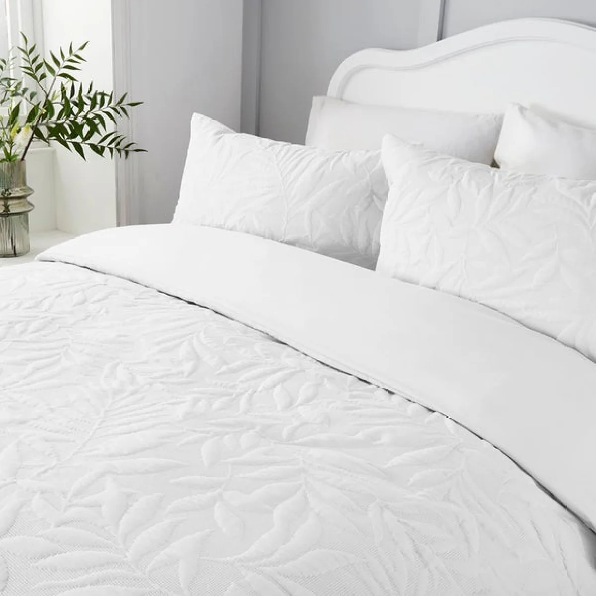 Luana Duvet Cover and Pillowcase Set White White – image 2