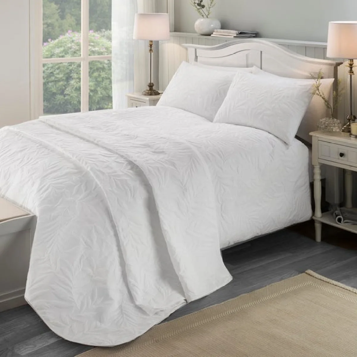 Luana Duvet Cover and Pillowcase Set White White – image 1