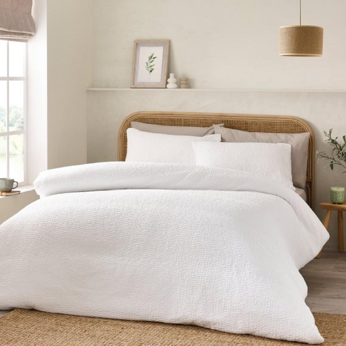 Catherine Lansfield Crinkle Seersucker Duvet Cover & Pillowcase Set – image 1