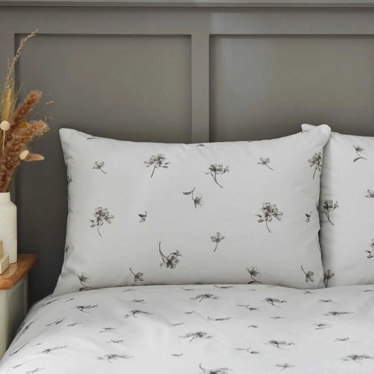 Bridget Etched Floral Natural Duvet Cover and Pillowcase Set Natural – image 4
