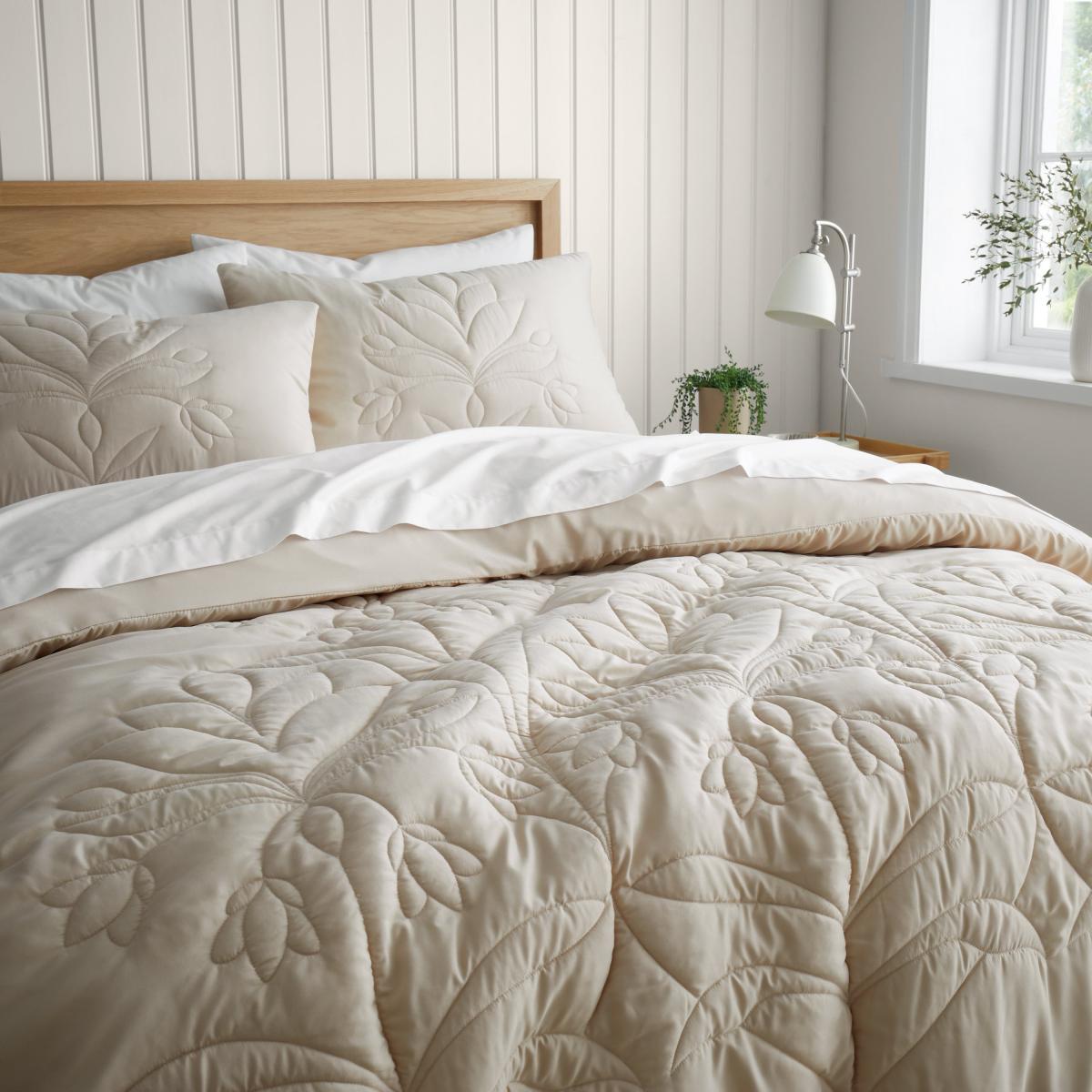 Quilted Nouveau Duvet Cover and Pillowcase Set – image 3