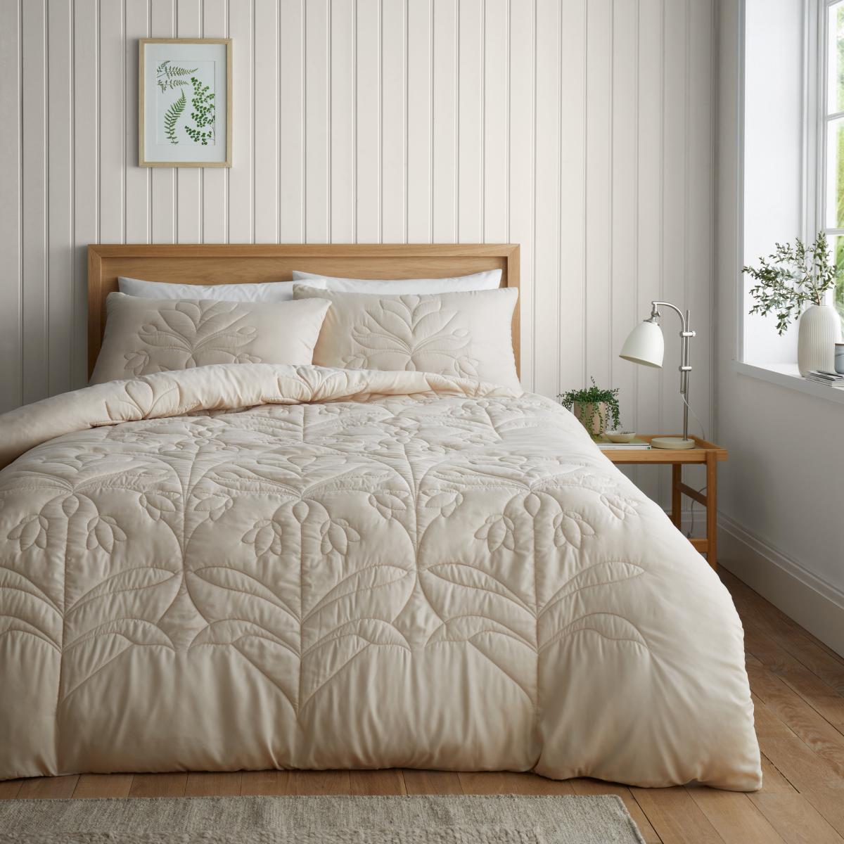 Quilted Nouveau Duvet Cover and Pillowcase Set – image 1