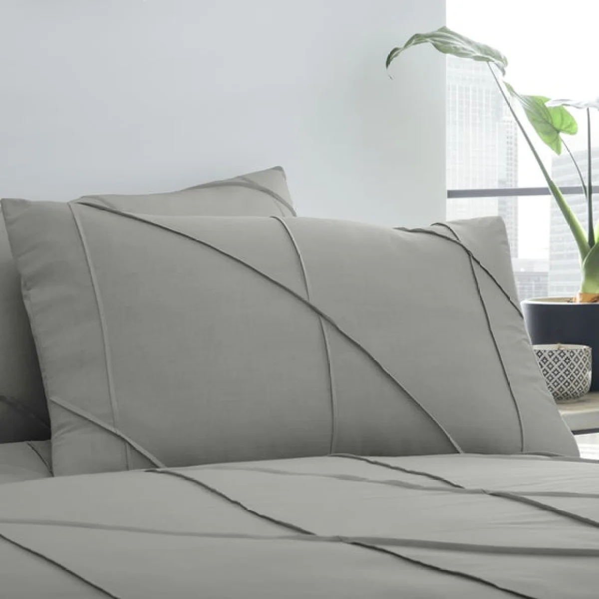Dart Duvet Cover and Pillowcase Set White White – image 3