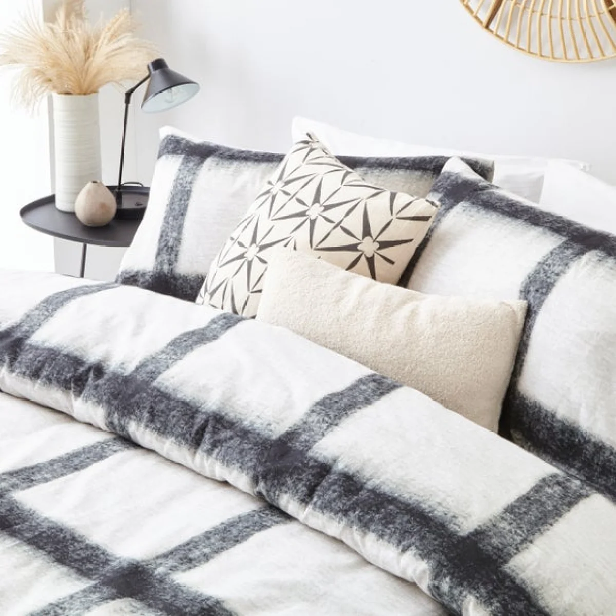 The Linen Yard Faux Mohair Stripe Navy 100% Cotton Duvet Cover & Pillowcase Set Navy Blue/White – image 3
