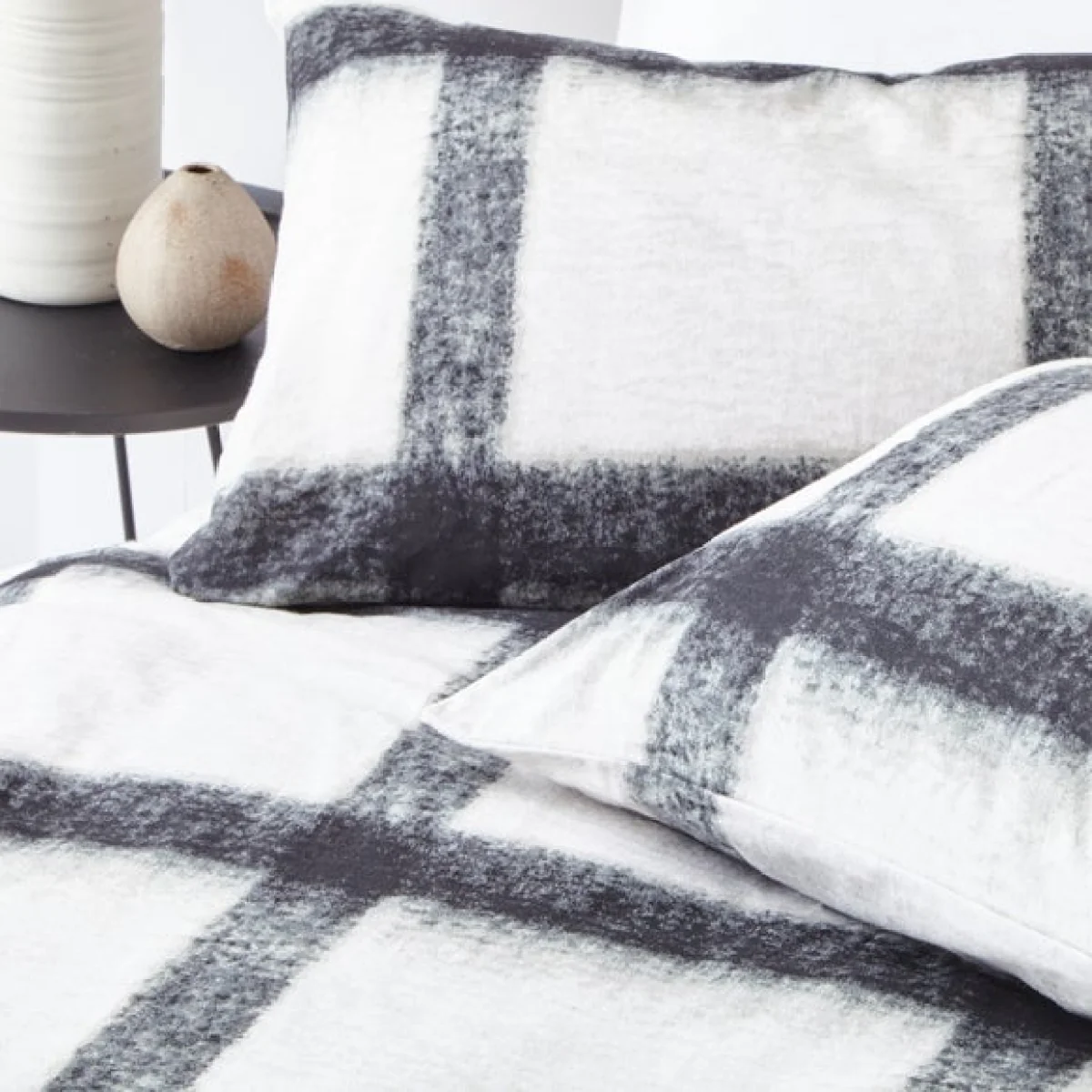 The Linen Yard Faux Mohair Stripe Navy 100% Cotton Duvet Cover & Pillowcase Set Navy Blue/White – image 4