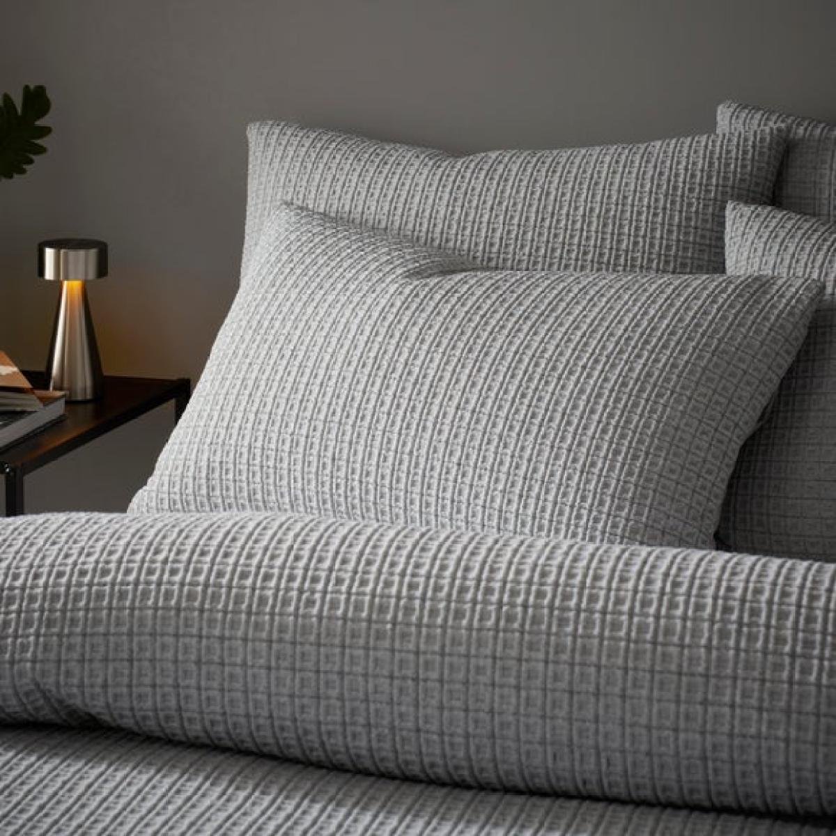 Mason Geo Jacquard Duvet Cover & Pillowcase Set – image 2