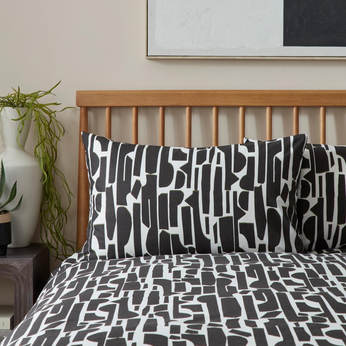 Rowen Geo 100% Cotton Duvet Cover & Pillowcase Set – image 3