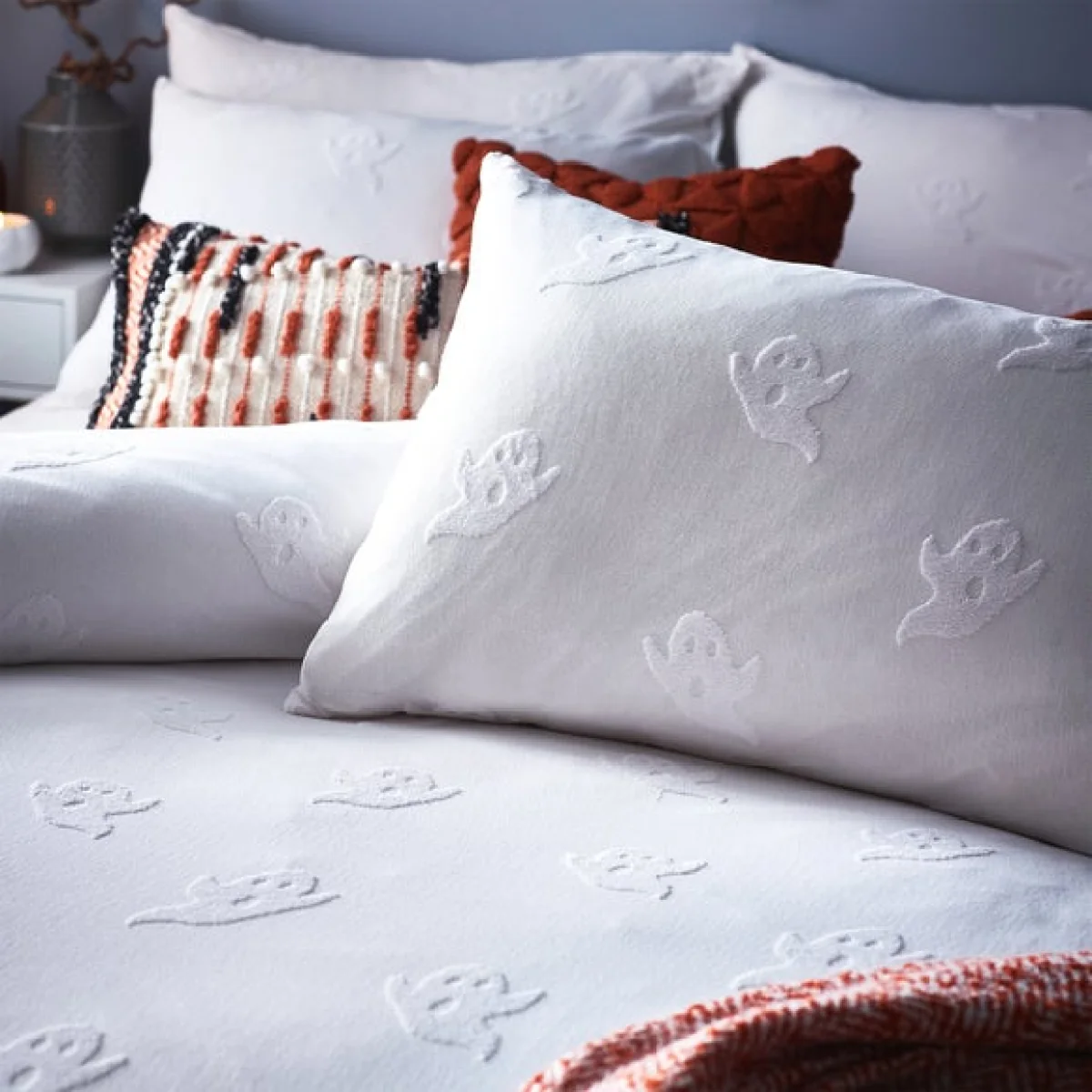 The Linen Yard Ghost Tufted 100% Cotton Duvet Cover and Pillowcase Set White – image 2