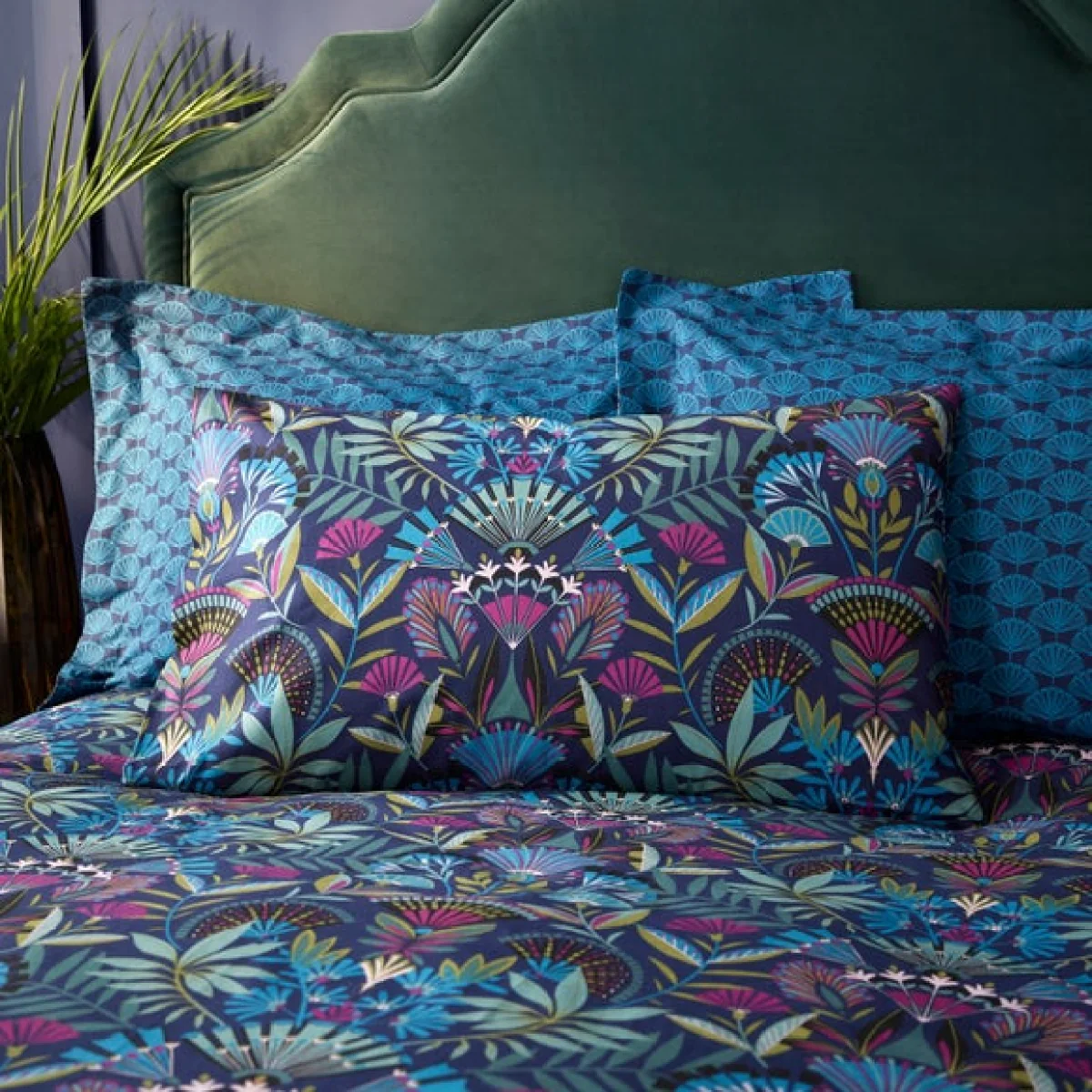 Lucille Navy Duvet Cover and Pillowcase Set Navy Blue/Pink/Green – image 7