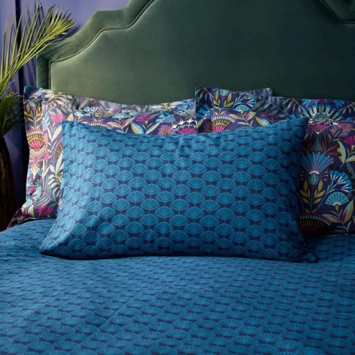 Lucille Navy Duvet Cover and Pillowcase Set Navy Blue/Pink/Green – image 8