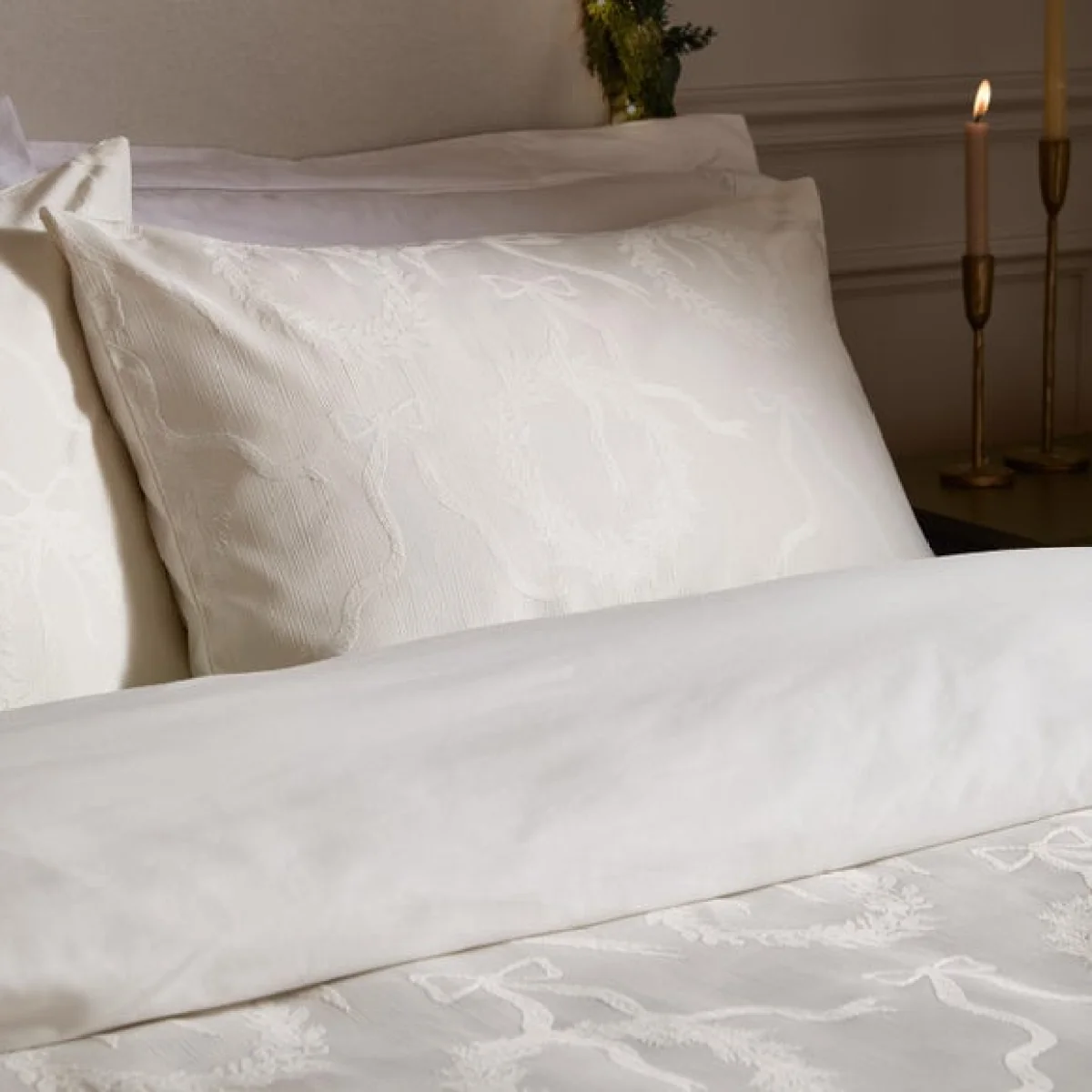 Paoletti Winter Wreath Duvet Cover & Pillowcase Set – image 2