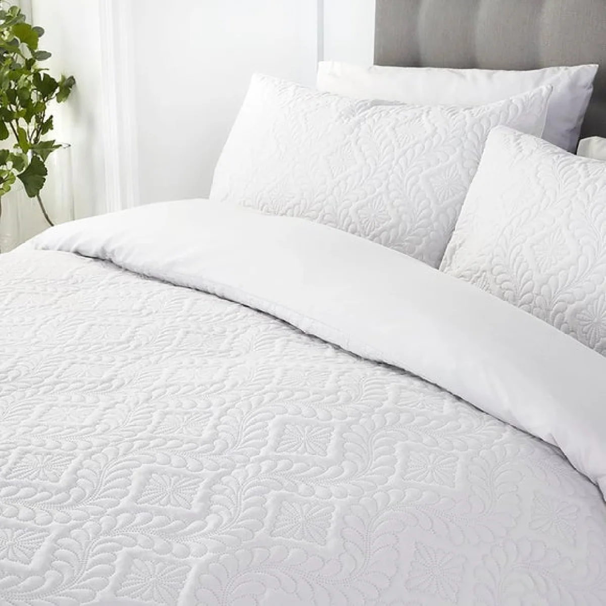 Serene Gianna White Duvet Cover and Pillowcase Set White – image 3