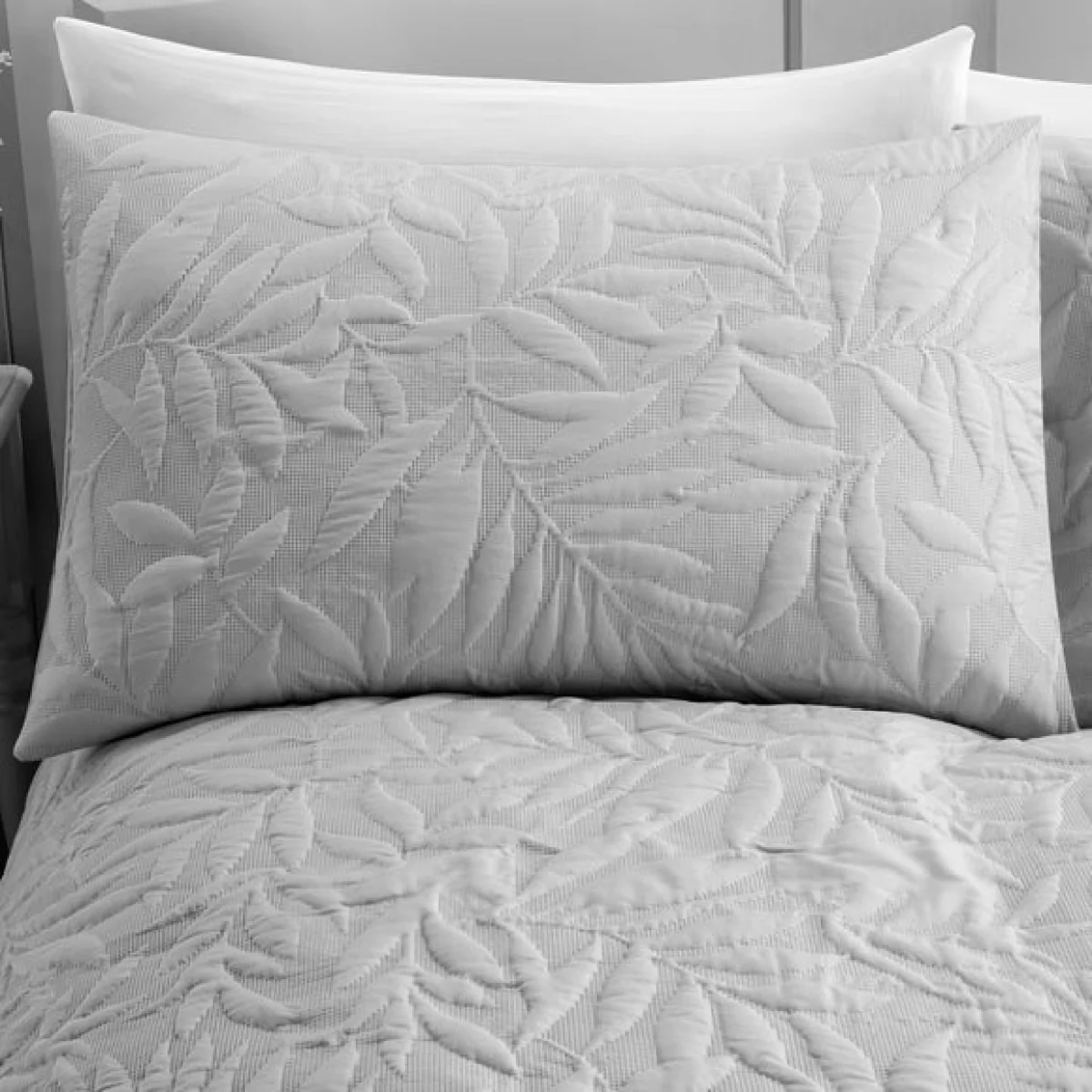 Luana Duvet Cover and Pillowcase Set Silver Silver – image 3