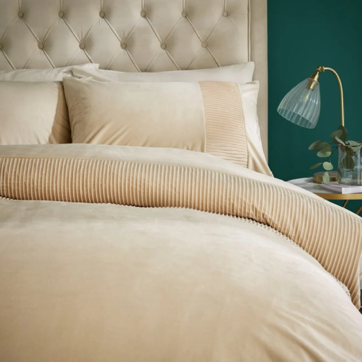 Liliana Pleated Velvet Duvet Cover and Pillowcase Set Bottle (Green) – image 5