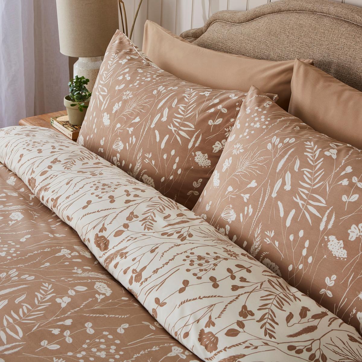 Elsie Botanical Pink Reversible Duvet Cover & Pillowcase Set Pink – image 2