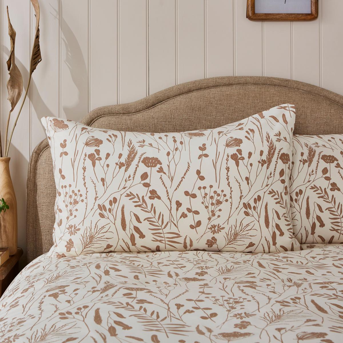 Elsie Botanical Pink Reversible Duvet Cover & Pillowcase Set Pink – image 3