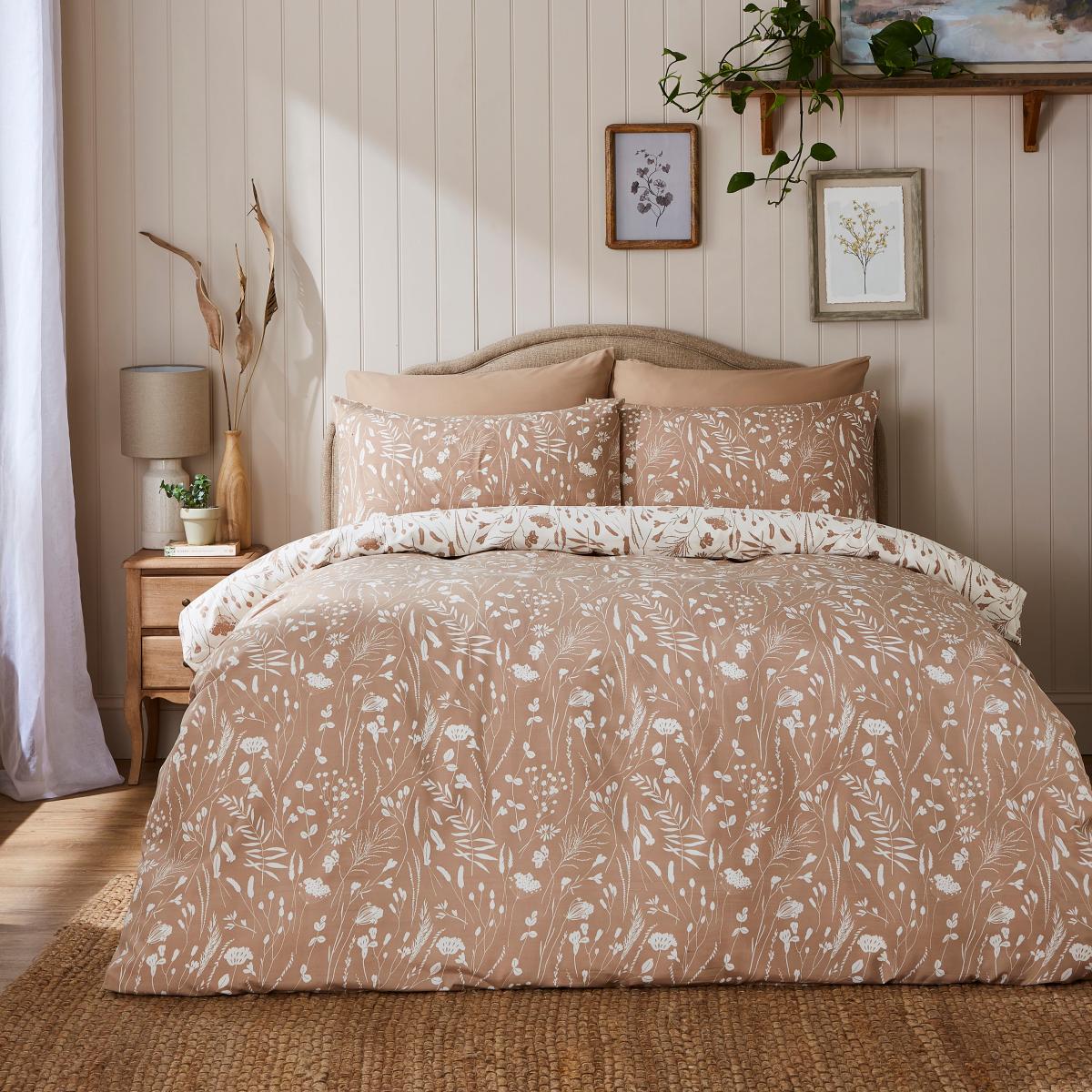 Elsie Botanical Pink Reversible Duvet Cover & Pillowcase Set Pink – image 4