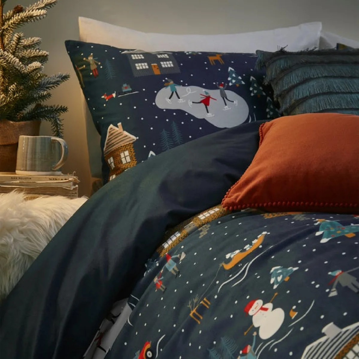 Furn. Winter Pines Navy Duvet Cover and Pillowcase Set Navy – image 3