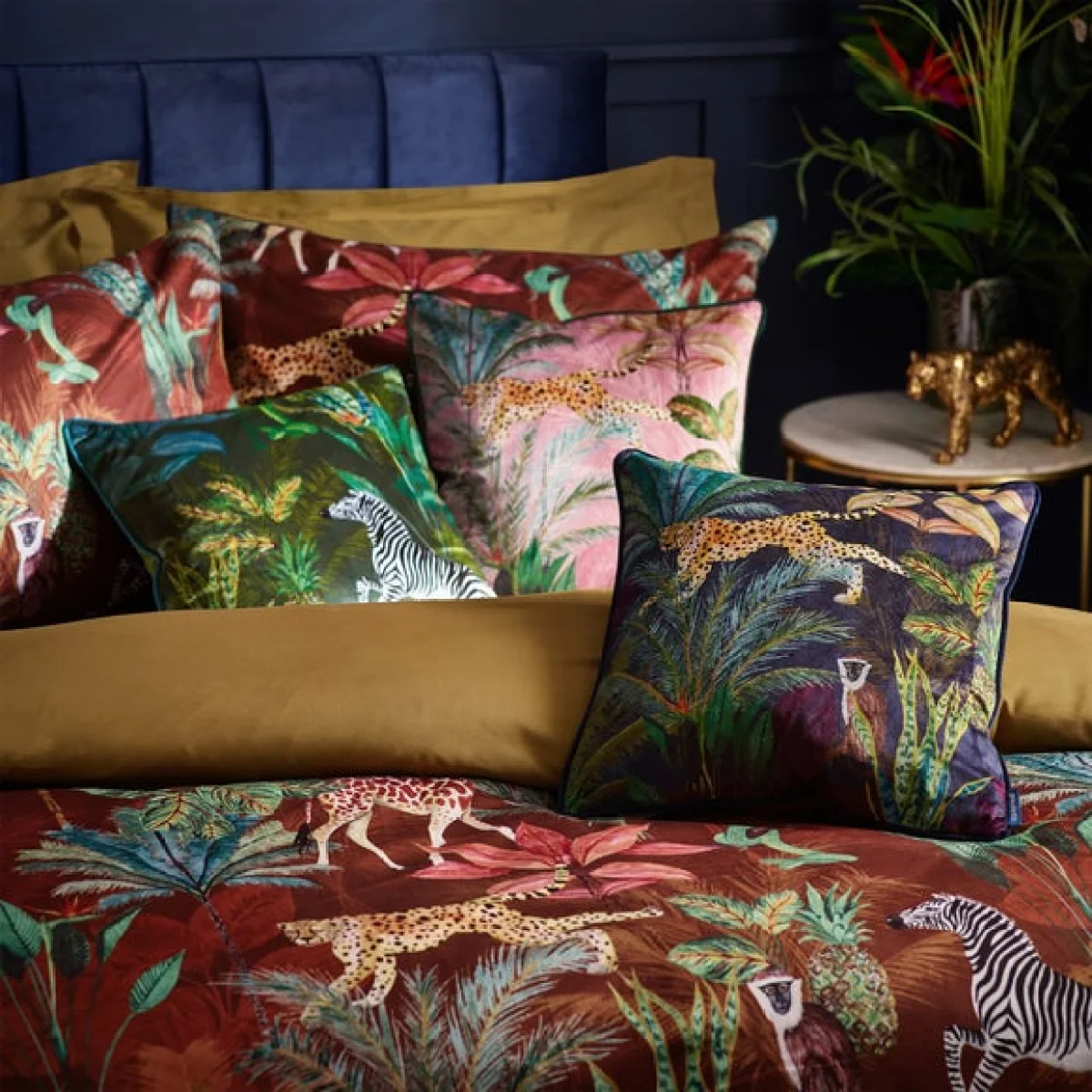 Wylder Aranya Velvet Duvet Cover & Pillowcase Set, Rust Brown/Green/White – image 4