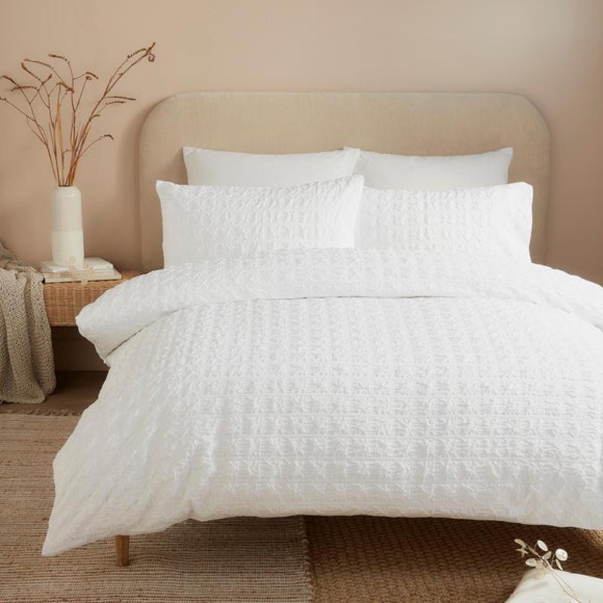 Serene Embossed Grid Duvet Cover & Pillowcase Set – image 1