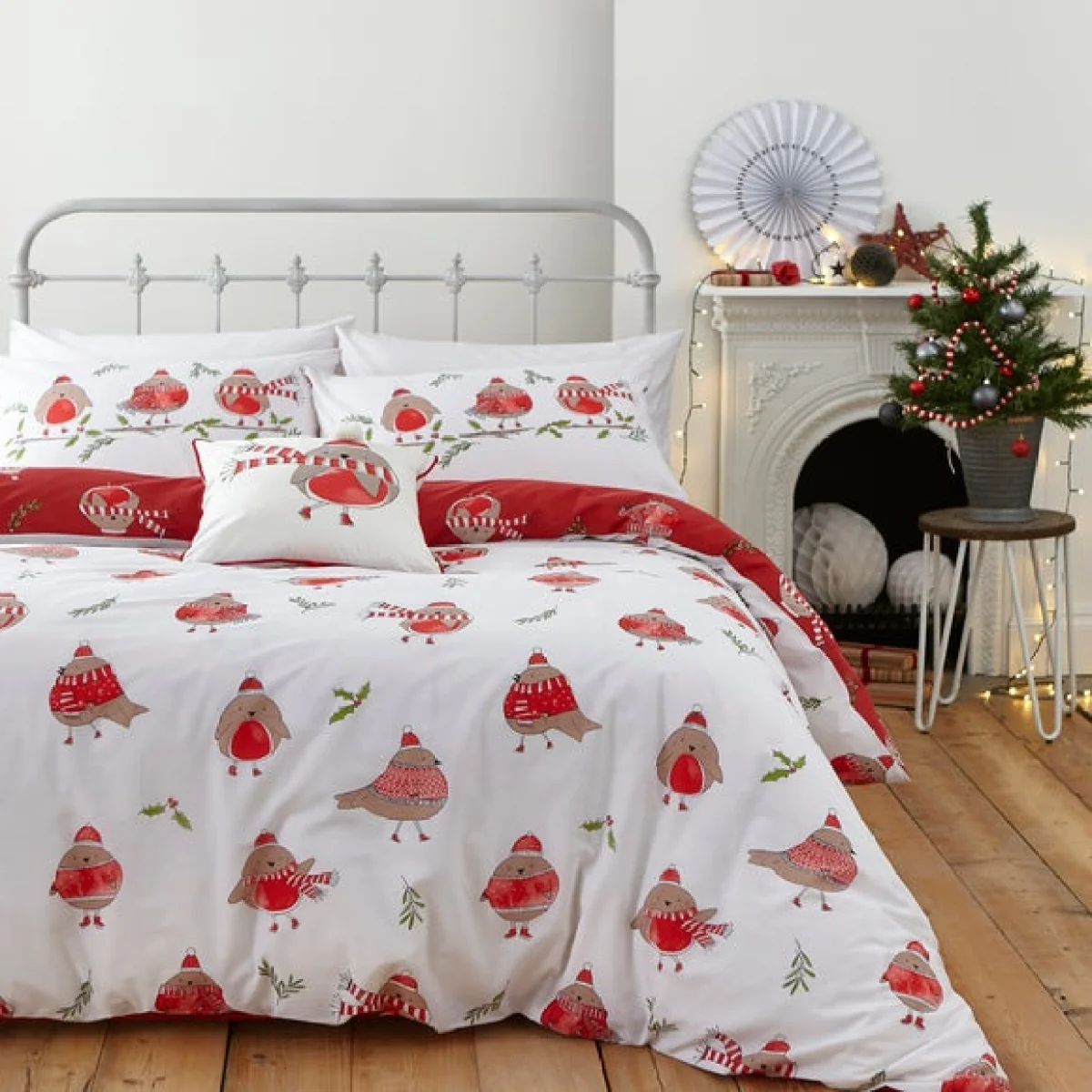 Catherine Lansfield Robins Red Duvet Cover and Pillowcase Set Red, White and Brown