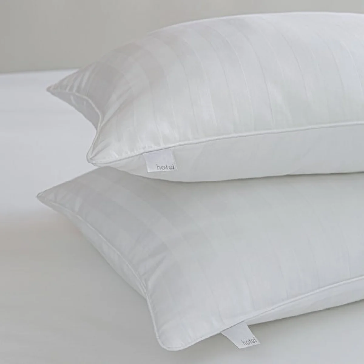 Hotel Anti-Allergy Pillow Pair and Bedding Protector Bundle – image 4