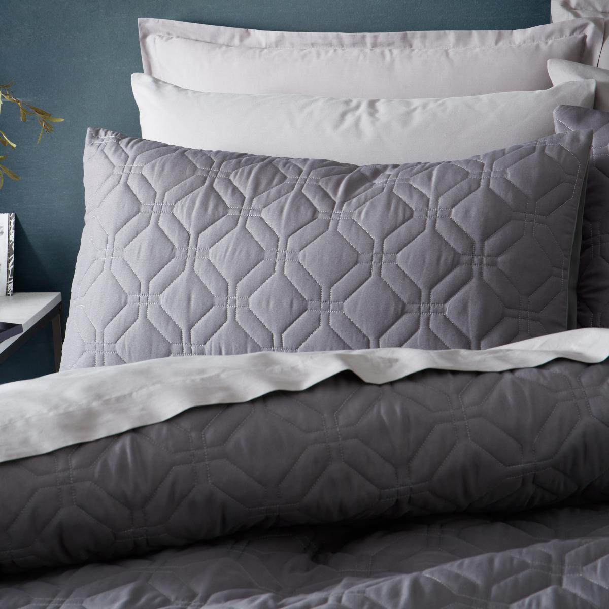 Quilted Geometric Duvet Cover and Pillowcase Set – image 2