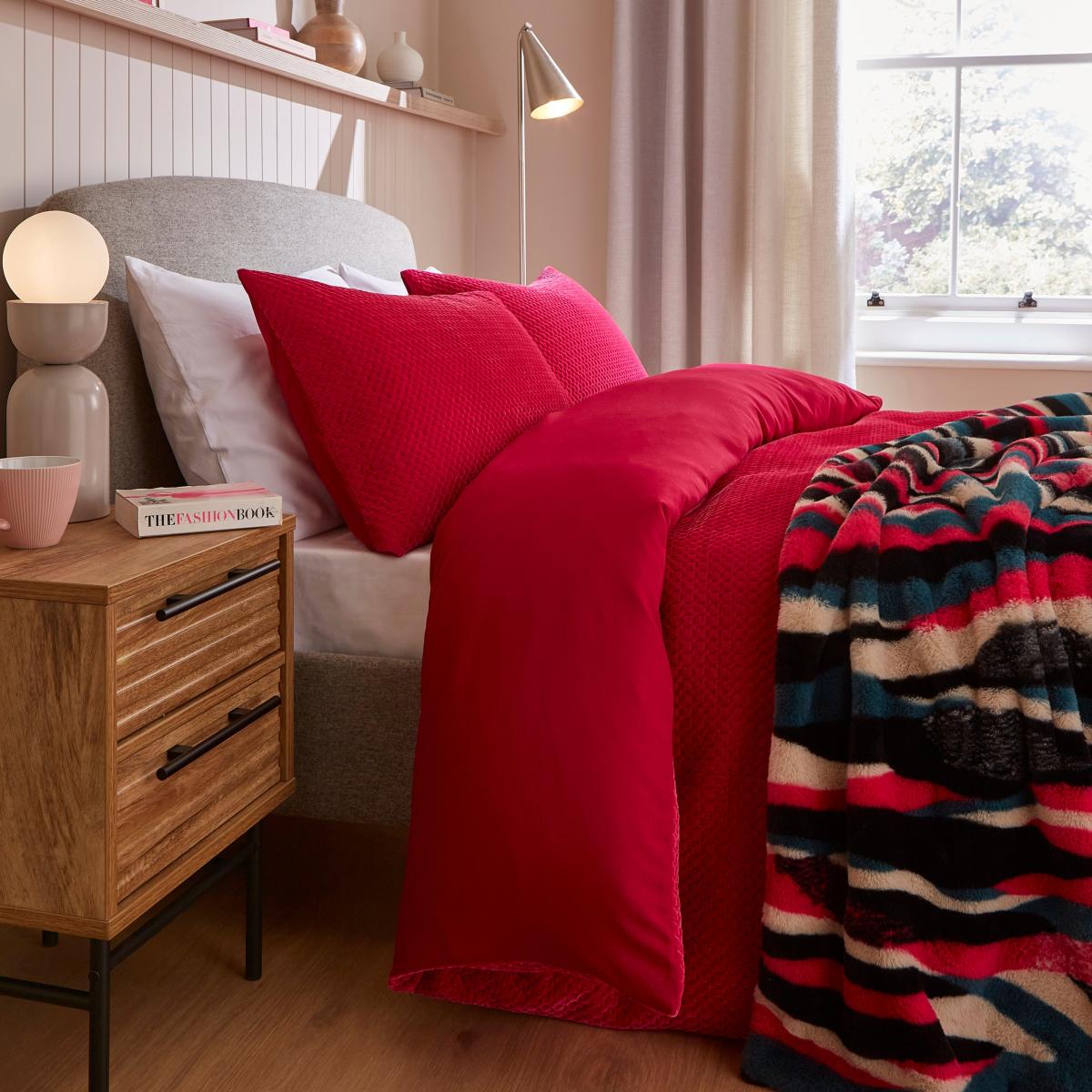 Oakley Pinsonic Duvet Cover and Pillowcase Set Blush – image 5