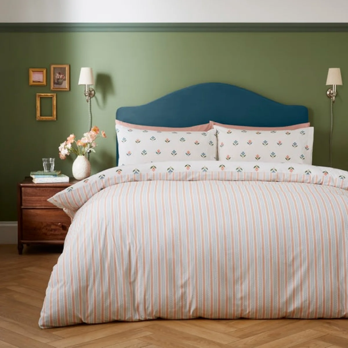 Ember Floral Polycotton Duvet Cover & Pillowcase Set – image 2