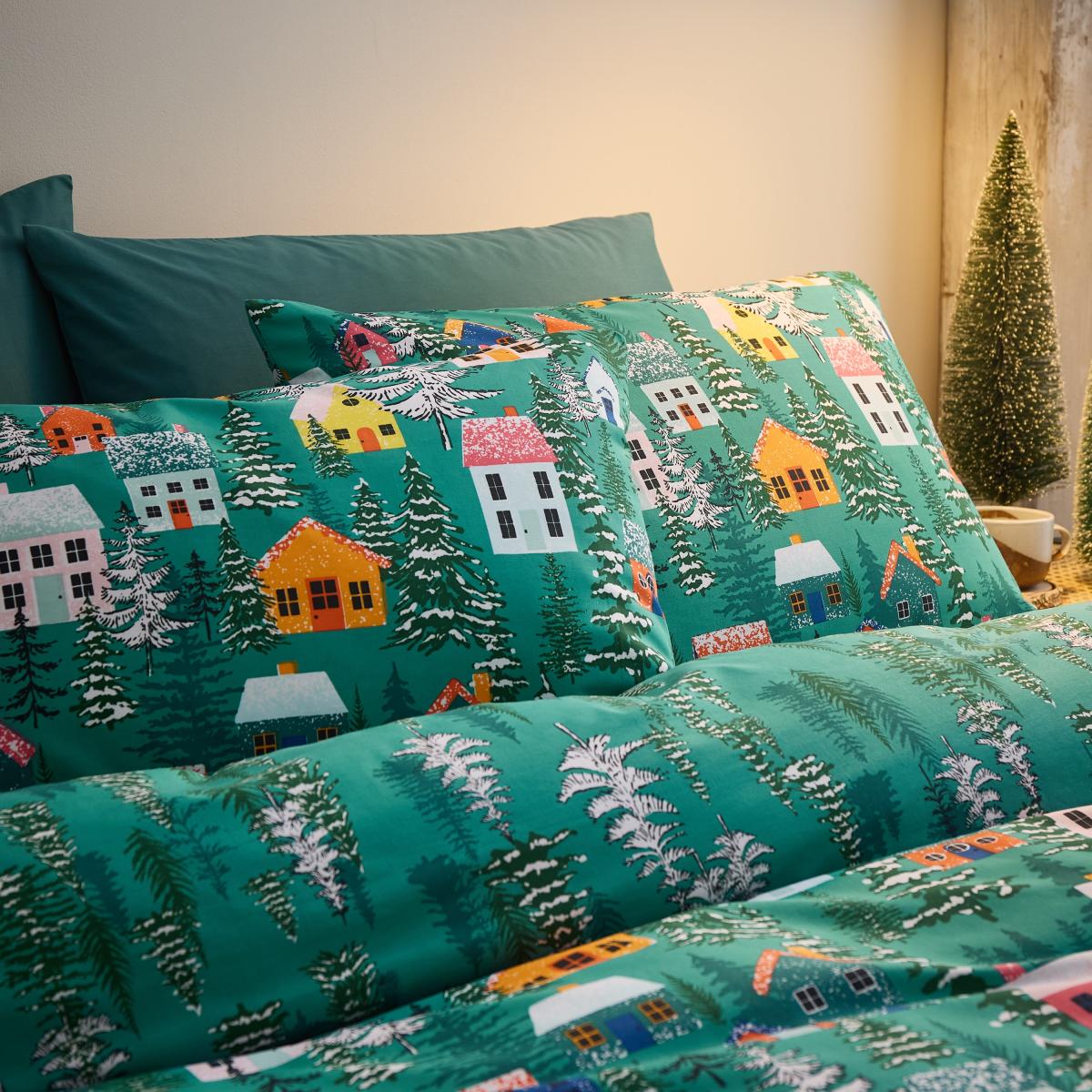 Catherine Lansfield Festive Forest Reversible Duvet Cover and Pillowcase Set Green – image 2