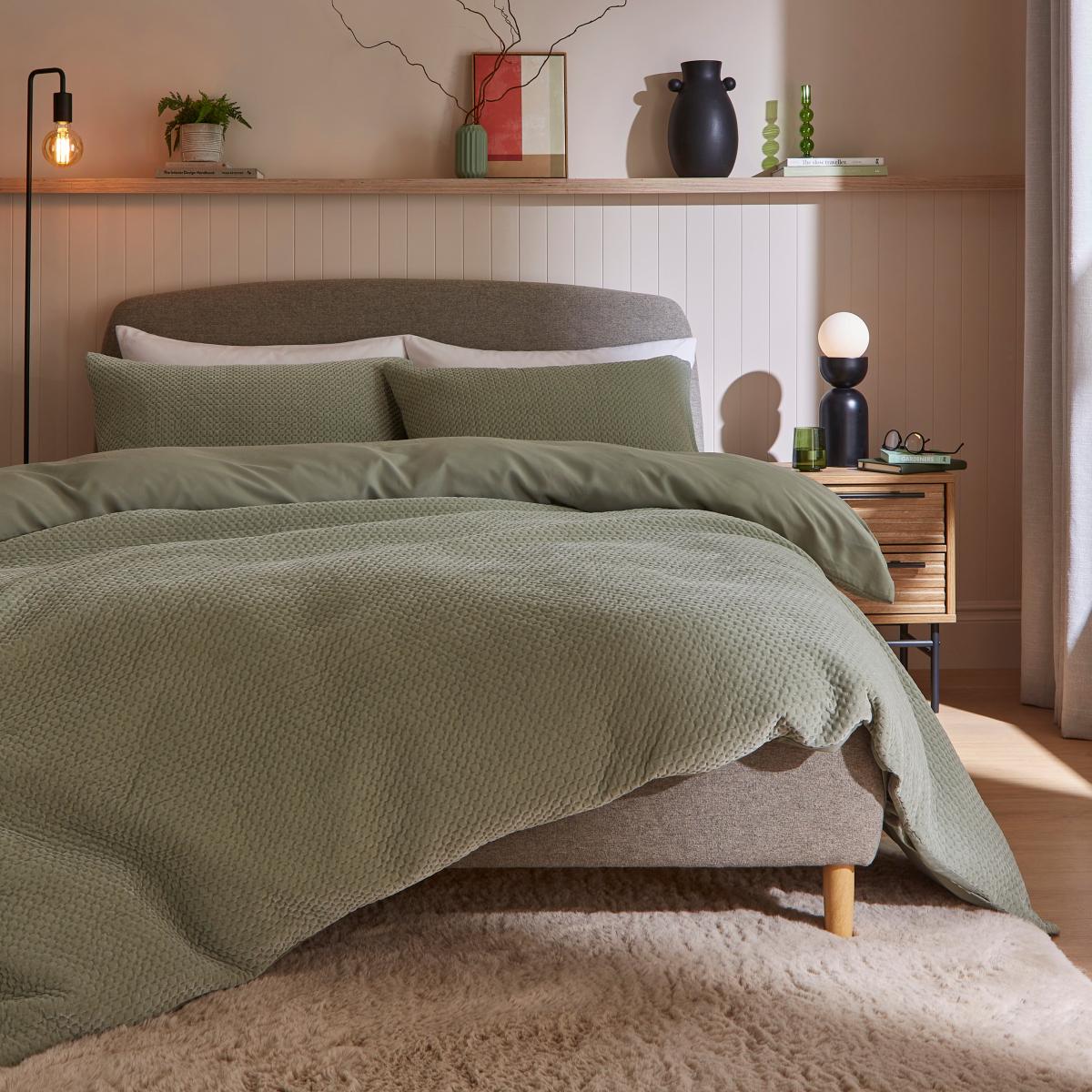 Oakley Pinsonic Duvet Cover and Pillowcase Set Sage (Green) – image 2