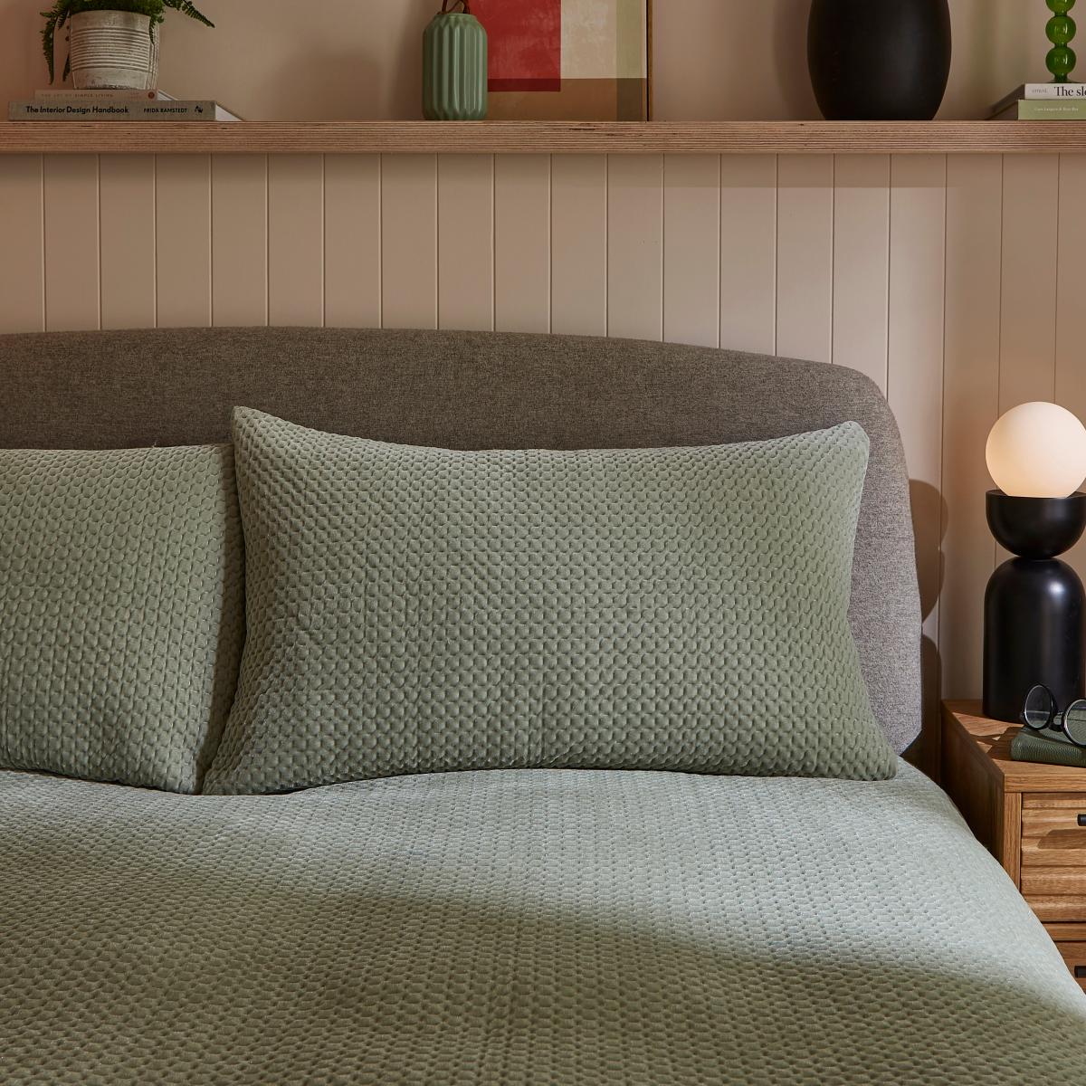 Oakley Pinsonic Duvet Cover and Pillowcase Set Sage (Green) – image 3