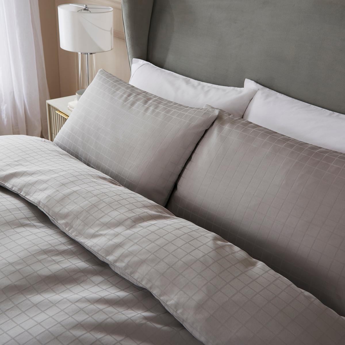 Hotel 200 Thread Count Check Duvet Cover & Pillowcase Set – image 3