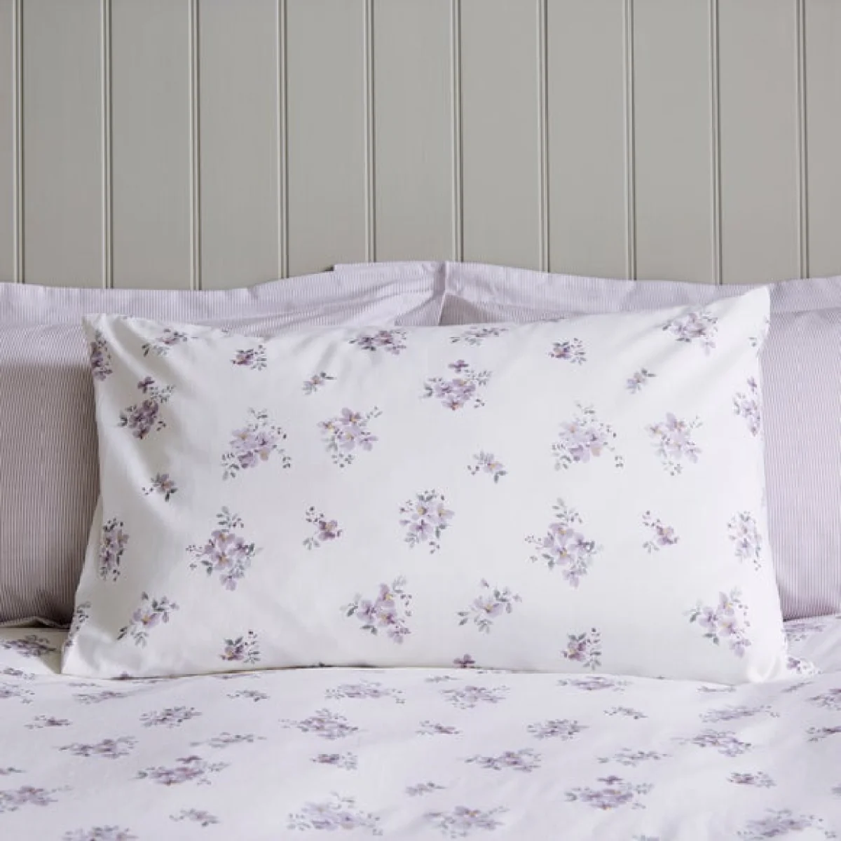 Hailey Ditsy Mauve Duvet Cover and Pillowcase Set White/Purple – image 2