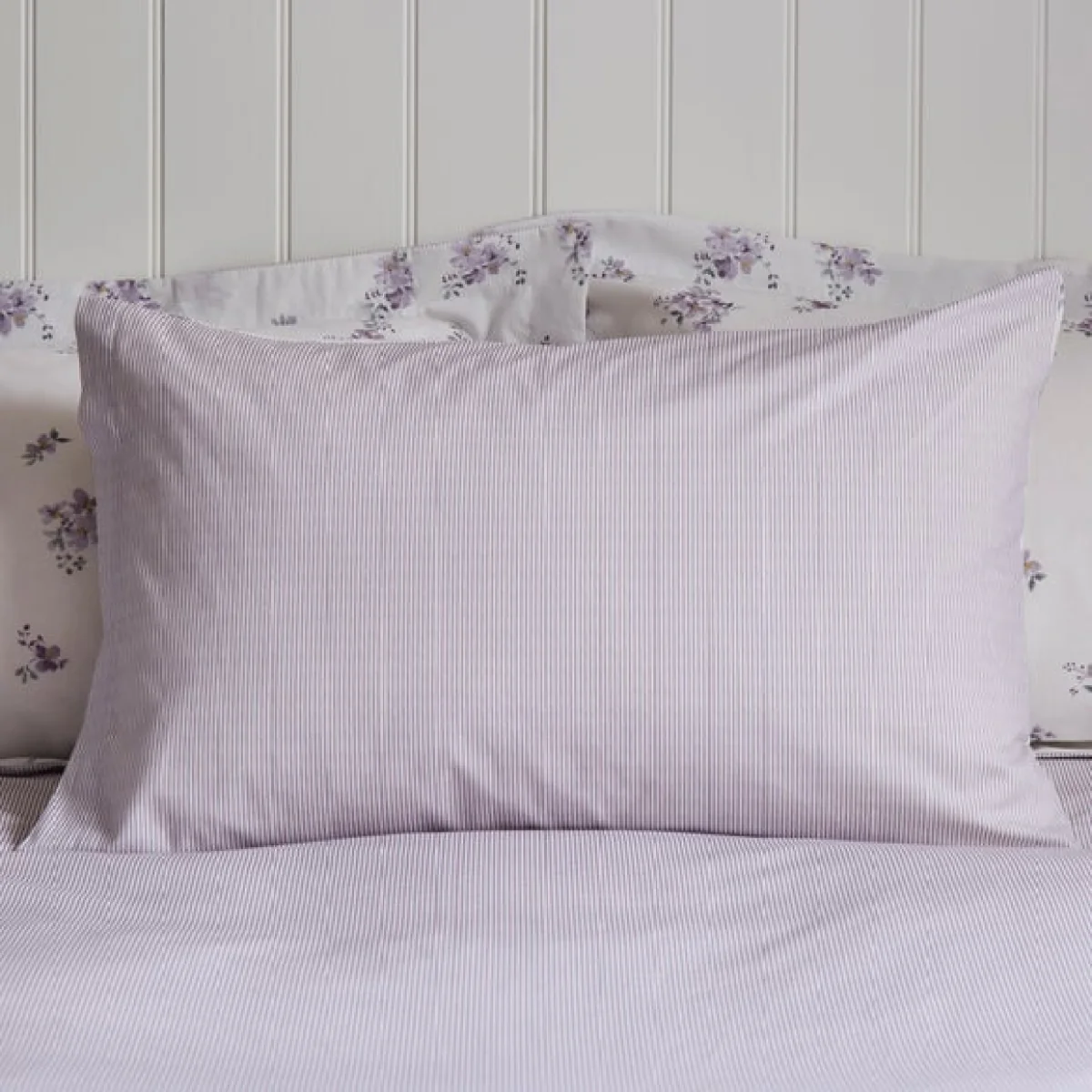 Hailey Ditsy Mauve Duvet Cover and Pillowcase Set White/Purple – image 4
