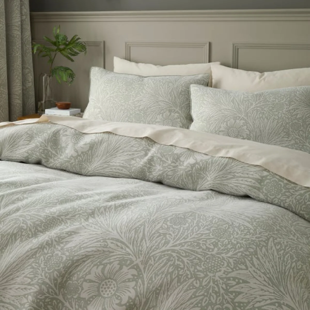 Marigold Jacquard Duvet Cover & Pillowcase Set – image 2