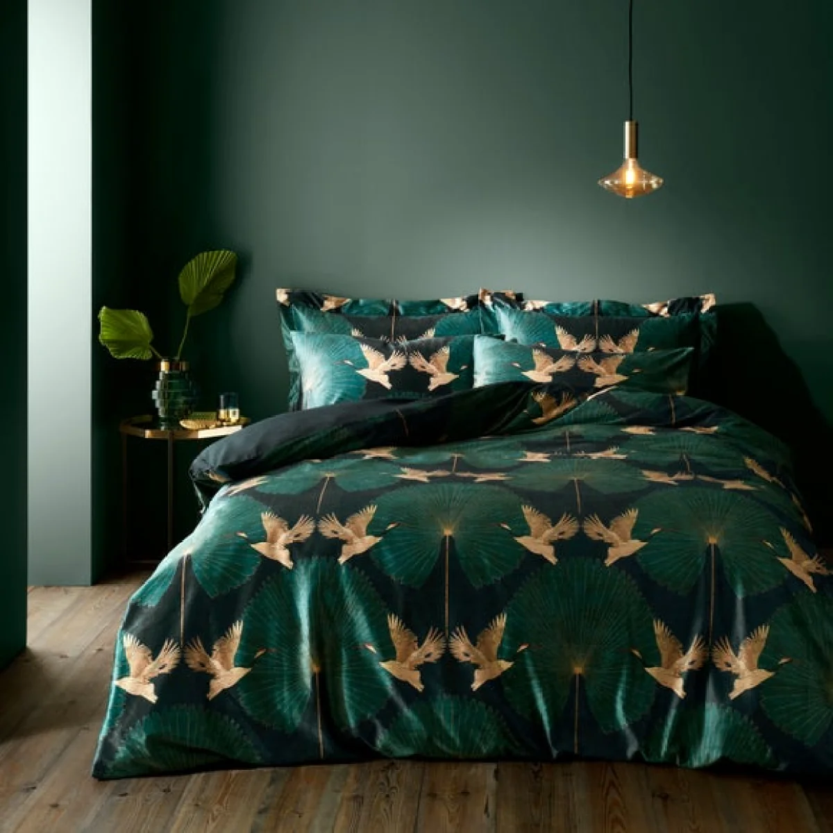 Luxe Cranes Emerald Duvet Cover and Pillowcase Set Green/Gold – image 1