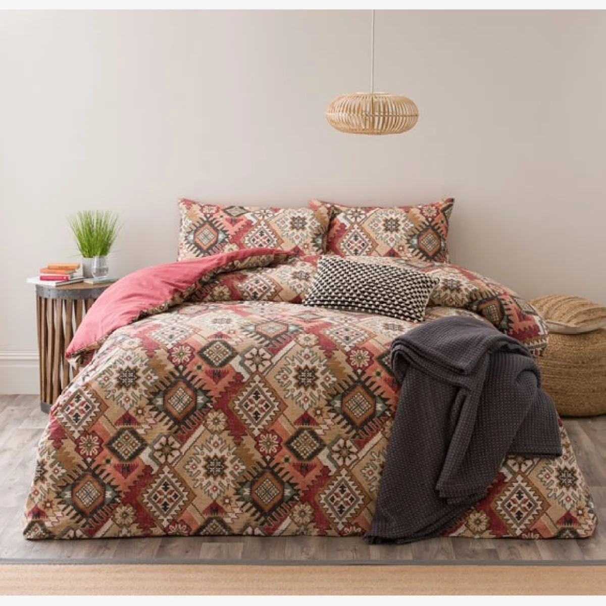 Hester Global Duvet Cover & Pillowcase Set Brown – image 1