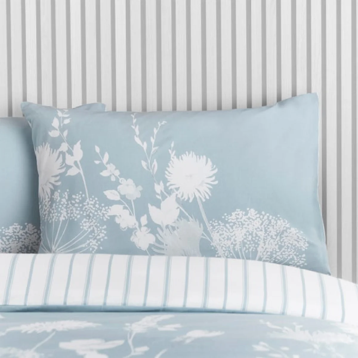 Catherine Lansfield Meadowsweet Floral Reversible Blue Duvet Cover & Pillowcase Set Blue – image 2