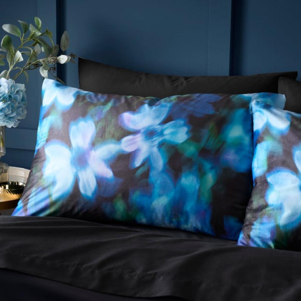 Palm House Ditsy Velour Duvet Cover & Pillowcase Set – image 2