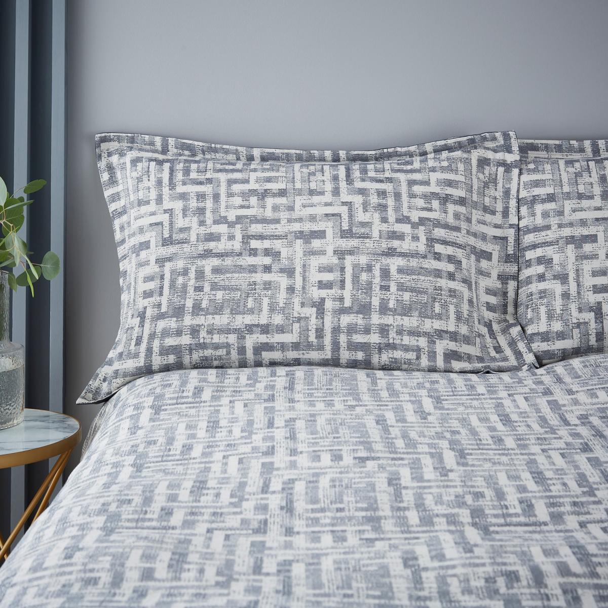 Indus Geo Jacquard 100% Cotton Duvet Cover and Pillowcase Set – image 2