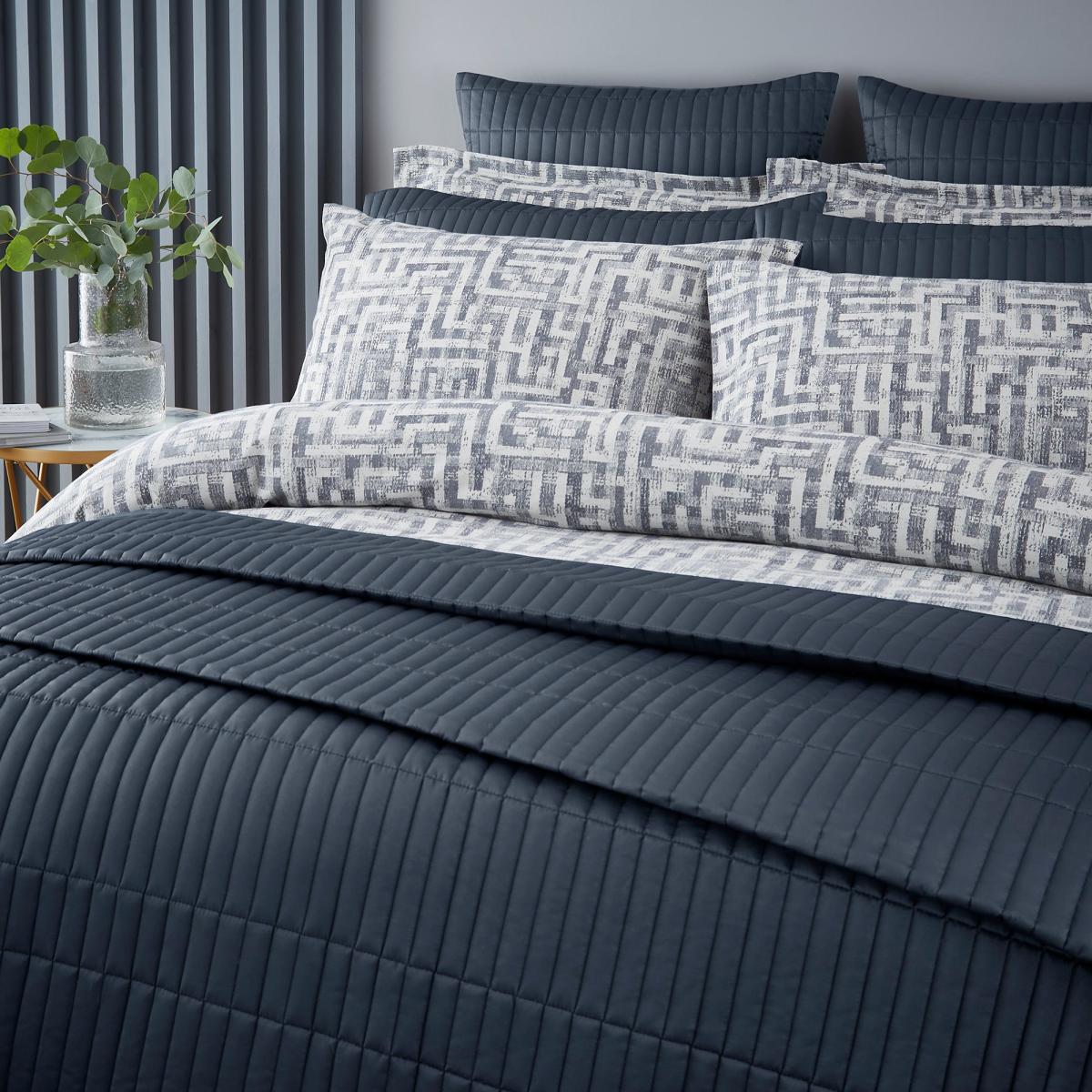 Indus Geo Jacquard 100% Cotton Duvet Cover and Pillowcase Set – image 3