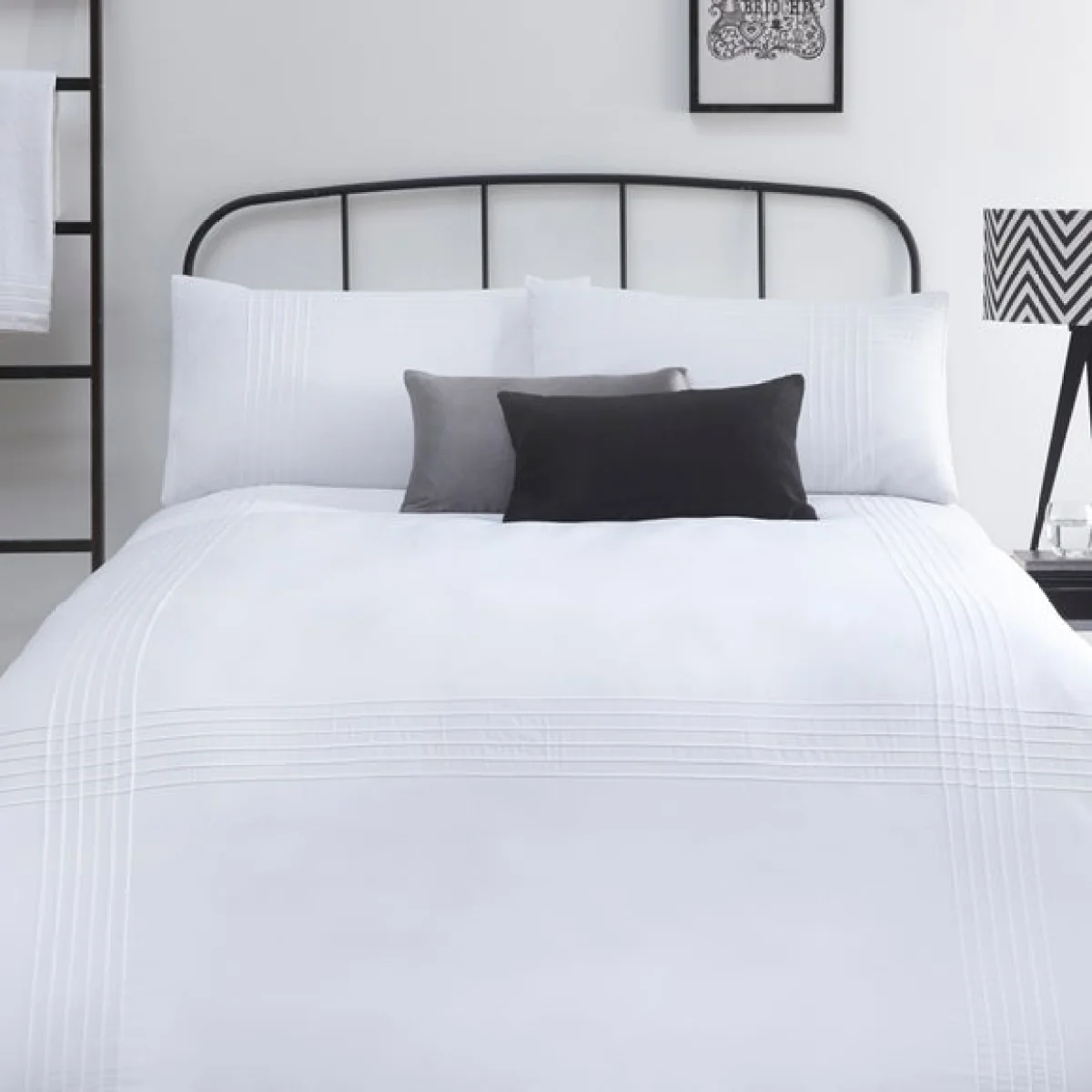 Amalfi White Duvet Cover and Pillowcase Set White – image 1