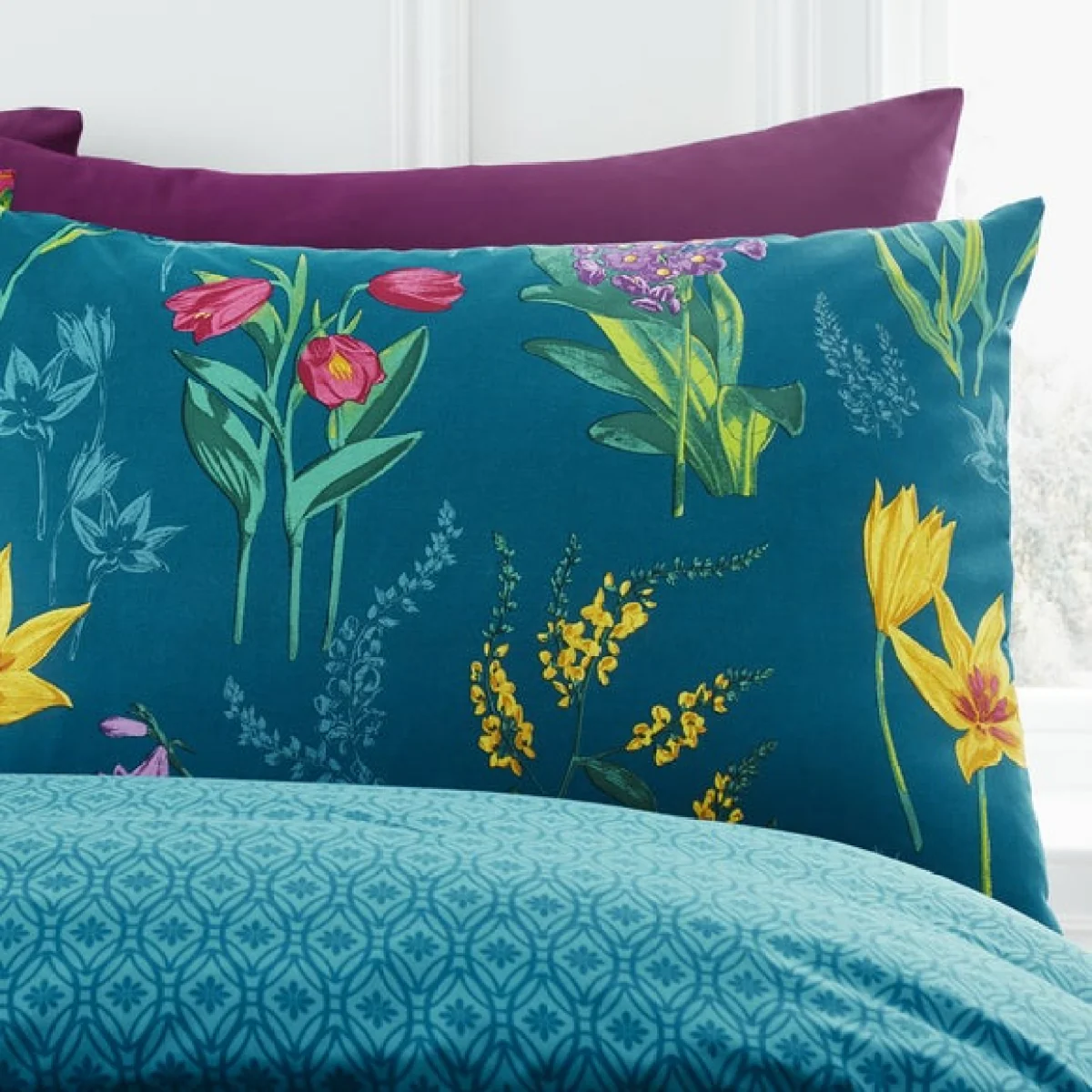 Dreams and Drapes Ingrid Duvet Cover and Pillowcase Set Green – image 3