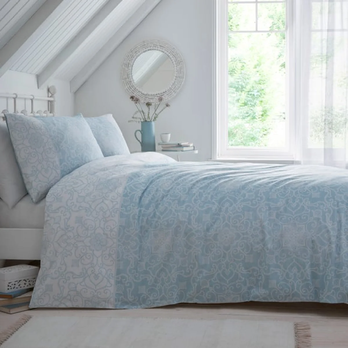 Dreams and Drapes Frampton Duvet Cover and Pillowcase Set Blue – image 1