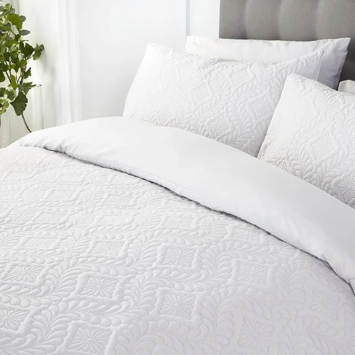 Serene Gianna White Duvet Cover and Pillowcase Set White – image 3